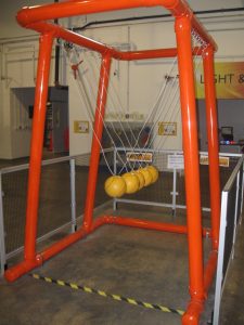 Large Newtons Cradle